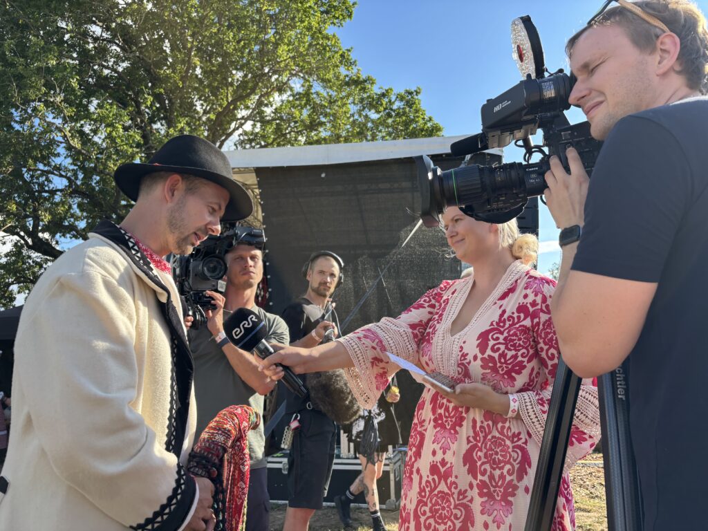 Jalmar Vabarna esimene intervjuu ülemsootskana. 1. august 2025 Obinitsas Foto: Sirle Sööt